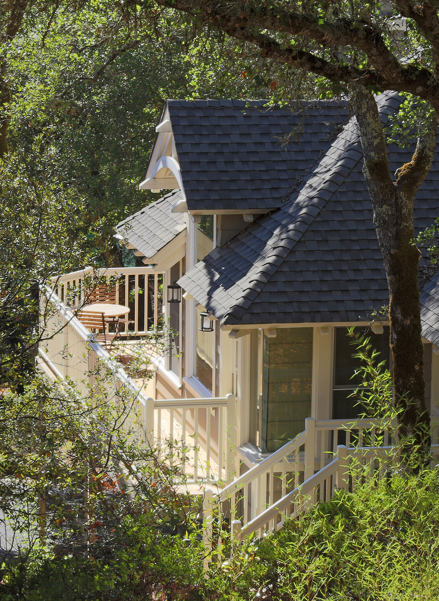 Exterior of Oakview lodge surrounded by trees