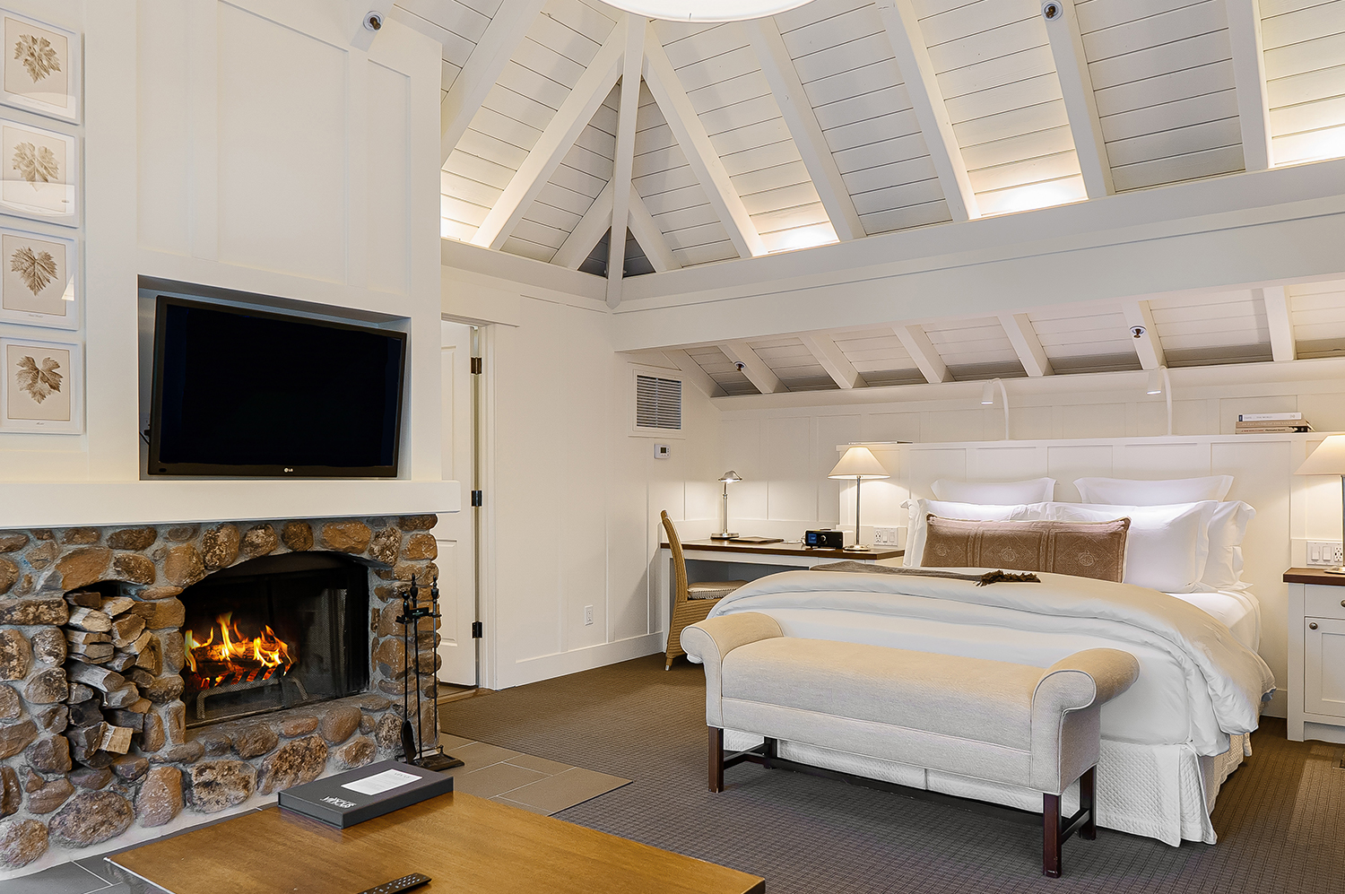 Oakview room with bed and fireplace
