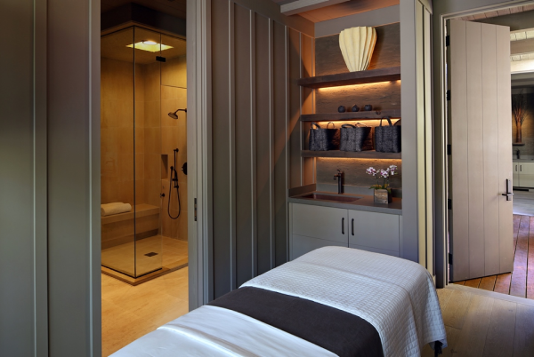 Single suite in Spa with spa bed