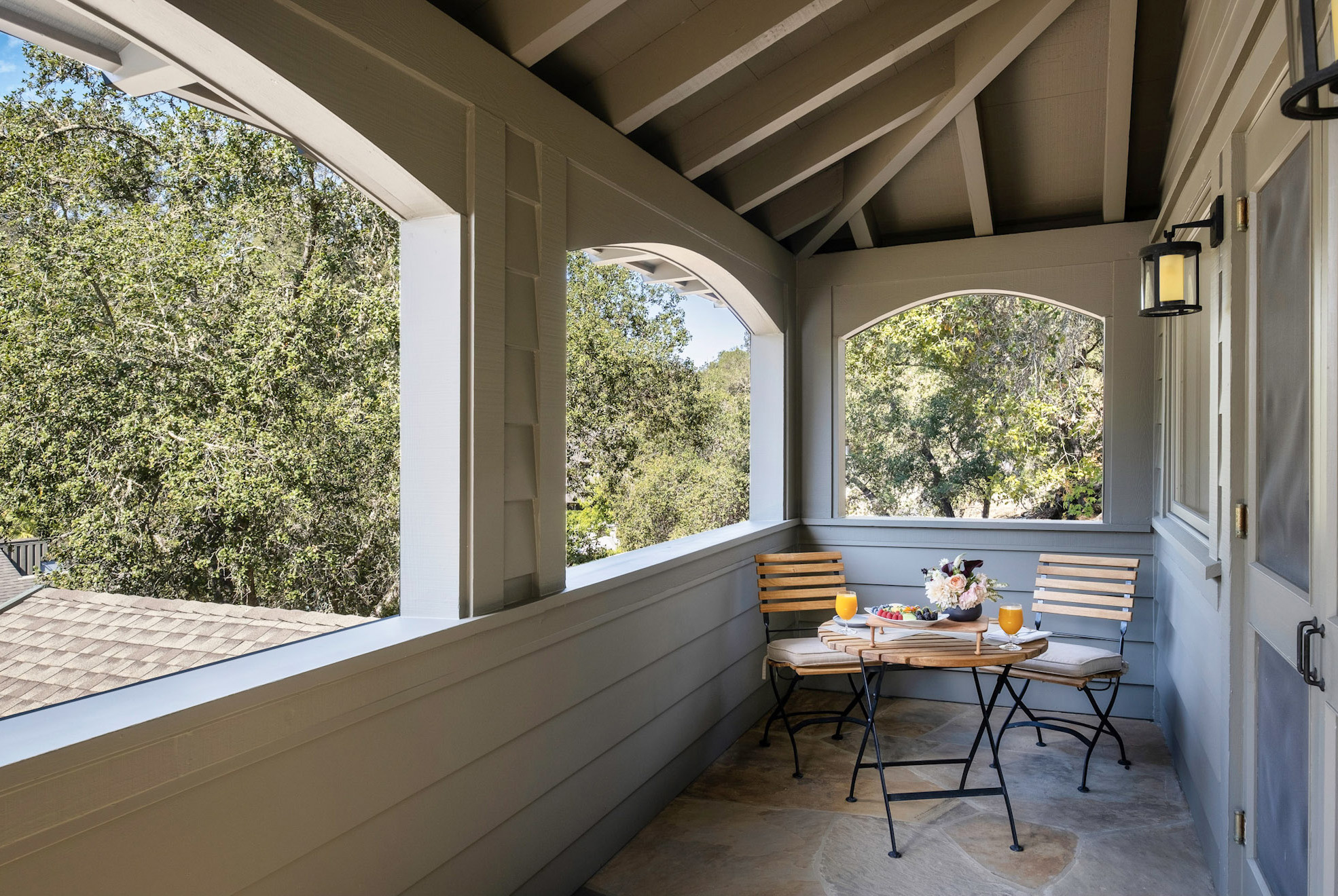 Cottage Room with al fresco dining on private porch