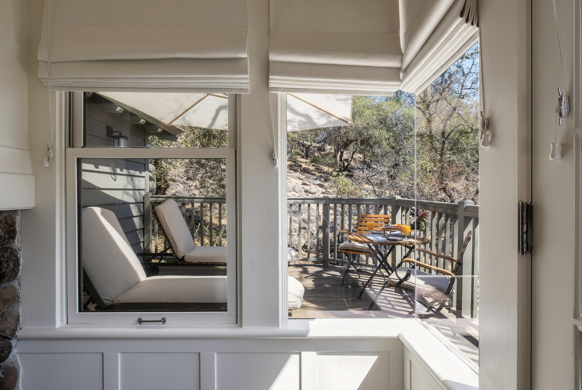 Oakview Room view to outdoor deck