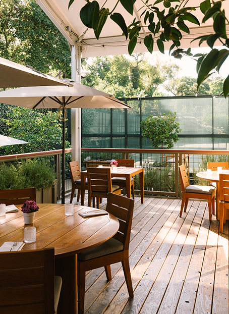 Forum at Meadowood outdoor patio and lounge